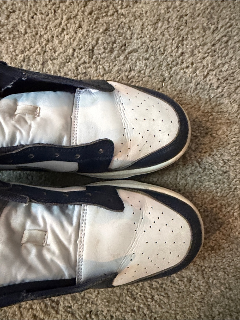 Nike Low-Top Sneakers in Navy and White - Picture 5 of 6